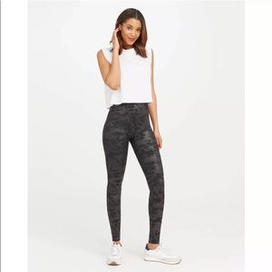 NWOT Spanx Faux Leather Camo Legging in black size large $98